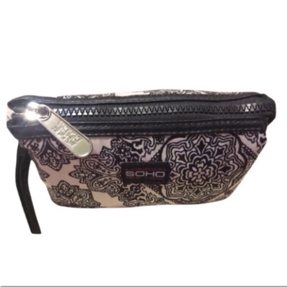 LONDON SOHO NEW YORK Black And White Paisley Wristlet
